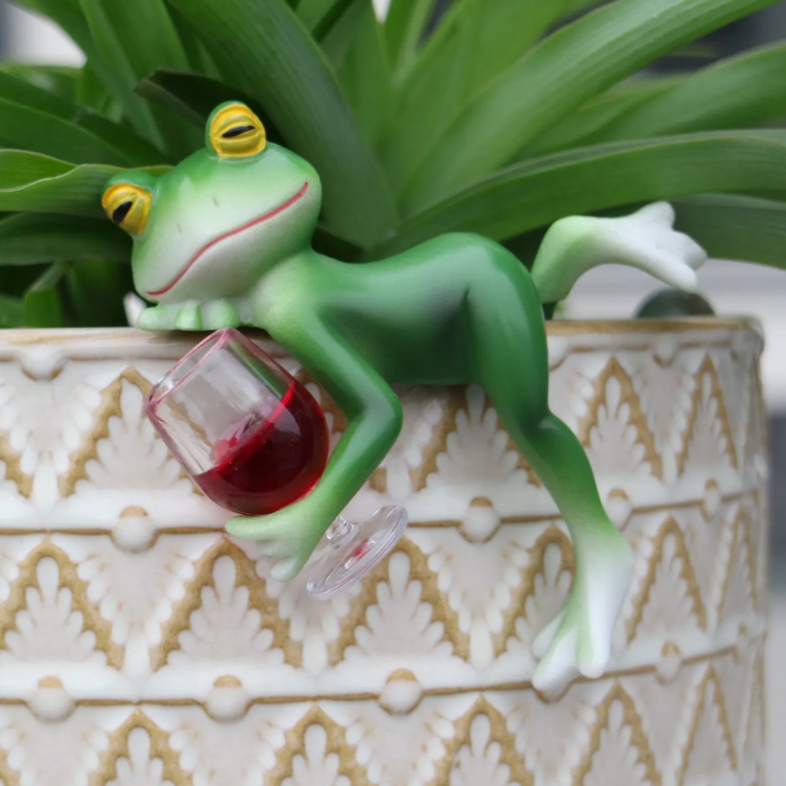 A delightful green frog and wi - Resin Art Design ulasan dan harga